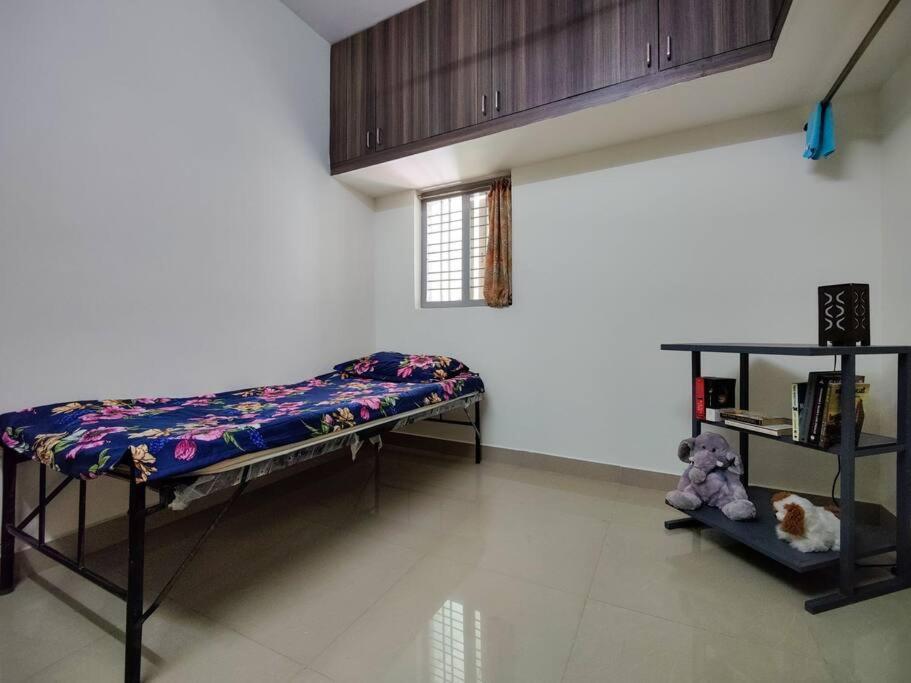 Comfy 2-Bedroom House In Sanjaynagar, Bengaluru Exterior foto